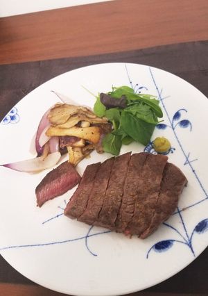 広島和牛ステーキとキノコソテー-レシピのメイン写真