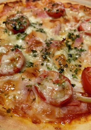 簡単、トマトとベーコンのピザ-レシピのメイン写真