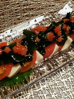 ☆簡単☆トマトと豆腐とわかめのサラダ-レシピのメイン写真