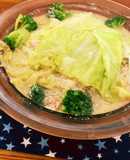 春キャベツとひき肉のチーズクリーム鍋