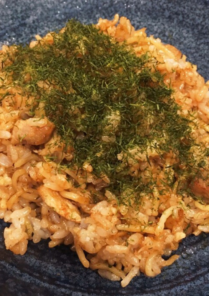 袋焼きそばと唐揚げの余りでかんたんそば飯-レシピのメイン写真