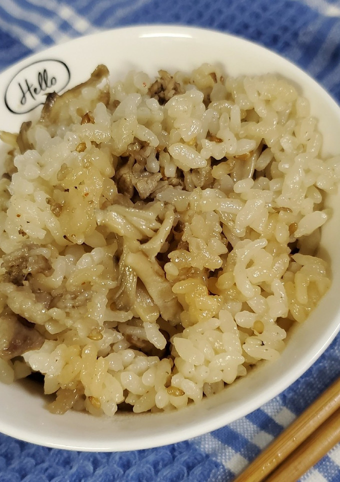 簡単！牛バラ肉と舞茸の炊き込みご飯-レシピのメイン写真