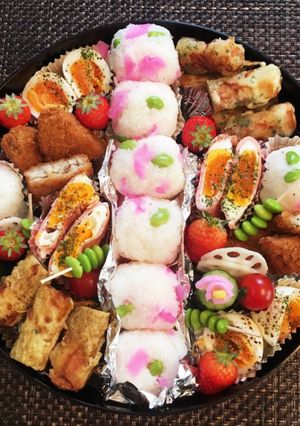 春色おむすび弁当☆冷蔵庫にあるもので！-レシピのメイン写真