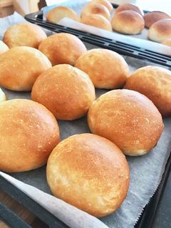こねるのはHBまかせの簡単丸パン-レシピのメイン写真