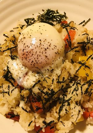 くずしてまぜて●温泉玉子＆チャーハン-レシピのメイン写真