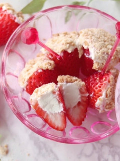 簡単!まるごと苺のひとくちチーズケーキ♡-レシピのメイン写真