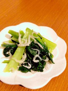 ラー油で簡単♪小松菜としらす炒め-レシピのメイン写真