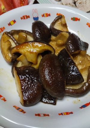 肉厚椎茸のたっぷりニンニクバター炒め-レシピのメイン写真