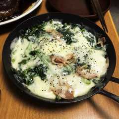 รูปของ ほうれん草とベーコンのチーズソテー