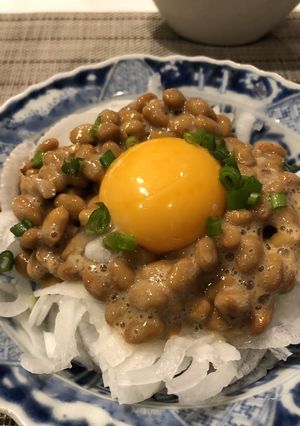 新玉ねぎで作る「たまたま納豆」材料3つ-レシピのメイン写真