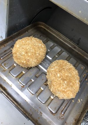 鯖缶バーグをアレンジ！揚げないメンチカツ-レシピのメイン写真