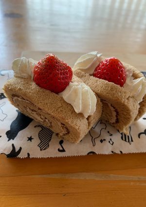 いちごとヤマザキのロールケーキ-レシピのメイン写真