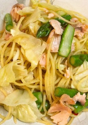 春キャベツとサーモンの焼きペペロンチーノ-レシピのメイン写真