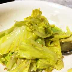รูปของ 電子レンジで！やみつき蒸しキャベツ