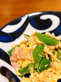 ほんのり醤油味!絹さやとベーコンの卵炒め-レシピのメイン写真