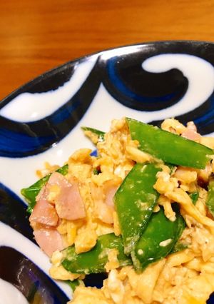 ほんのり醤油味！絹さやとベーコンの卵炒め-レシピのメイン写真