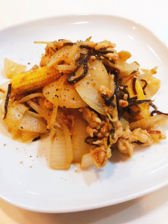 豚肉と新玉ねぎのバター塩昆布炒め-レシピのメイン写真