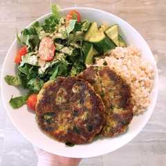 รูปของ ヴィーガン ひよこ豆と野菜のハンバーグ