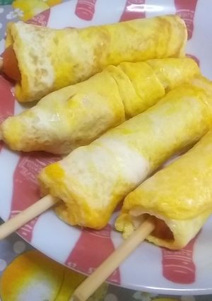 オムドッグ（串つきソーセージの卵巻き）-レシピのメイン写真