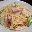 アスパラとベーコンのチーズクリームパスタ