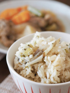 炊飯器お任せ♪ゴボウと高菜の炊き込みご飯-レシピのメイン写真