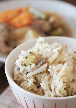 炊飯器お任せ♪ゴボウと高菜の炊き込みご飯-レシピのメイン写真