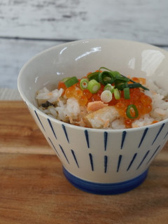 鮭ととろろ昆布の混ぜご飯♪-レシピのメイン写真