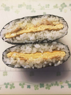 梅マヨと卵焼き入りおにぎらず♫-レシピのメイン写真