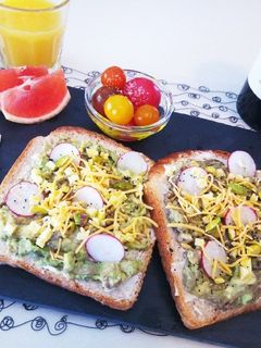 アボカドとピスタチオトースト-レシピのメイン写真