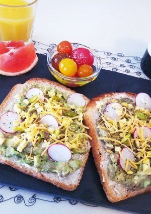 アボカドとピスタチオトースト-レシピのメイン写真