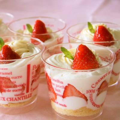 苺カップケーキ壁掛けデコパージュ