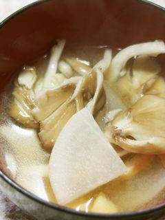 舞茸と大根の味噌汁♪舞茸と大根香る♪-レシピのメイン写真