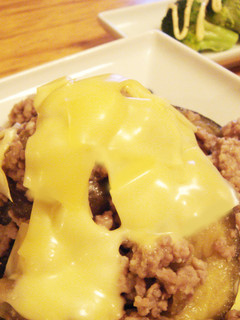 なす豚ミンチ炒め。onとっろとろチーズ♥-レシピのメイン写真