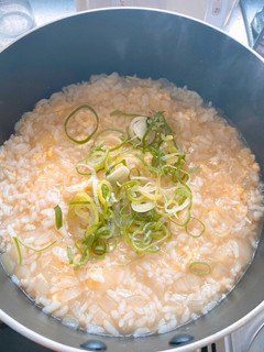 ほっこり味♪卵と玉ねぎの雑炊-レシピのメイン写真
