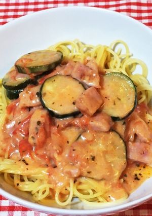 ベーコンとズッキーニとトマトのパスタ-レシピのメイン写真