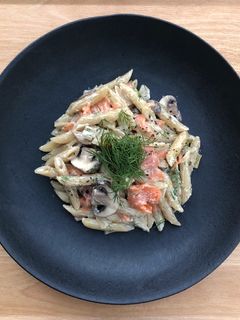 スモークサーモンとクリームチーズのペンネ-レシピのメイン写真