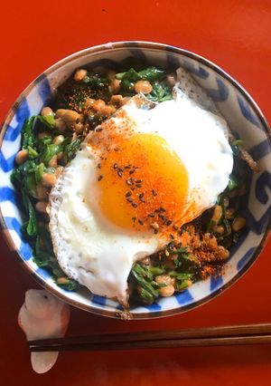 ヤミツキになるニラ納豆目玉丼-レシピのメイン写真