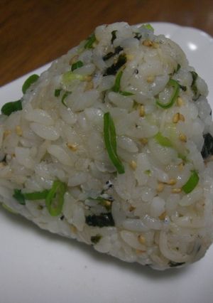 毎日食べたい♡シラスおにぎり-レシピのメイン写真