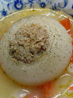 まるごとタマネギの肉詰めスープ-レシピのメイン写真