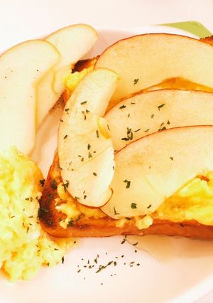 不味くてびっくり〜クリームリンゴパン〜-レシピのメイン写真