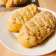 市販のロールパンで!米粉のメロンパン