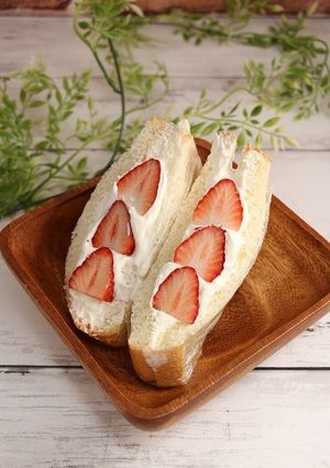 簡単！いちごサンドイッチ-レシピのメイン写真