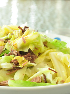 春キャベツと鯨の塩炒め-レシピのメイン写真