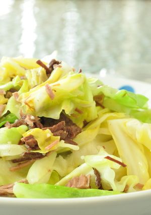 春キャベツと鯨の塩炒め-レシピのメイン写真