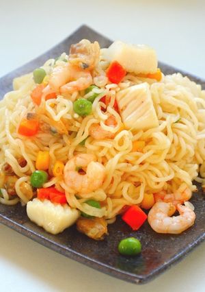 サッポロ一番塩ラーメンシーフードピラフ風-レシピのメイン写真
