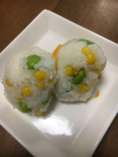 コーンと枝豆のおにぎり-レシピのメイン写真