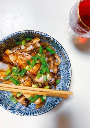 簡単!玉ねぎと舞茸の豚丼♪-レシピのメイン写真