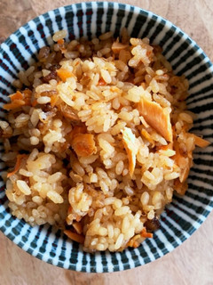 骨なしサーモンの切り身で炊き込みご飯-レシピのメイン写真