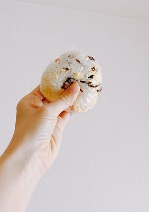 塩昆布 カニカマ たまご のおむすび-レシピのメイン写真