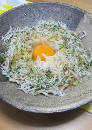 しらすとオニオンスライスの黄身和え-レシピのメイン写真